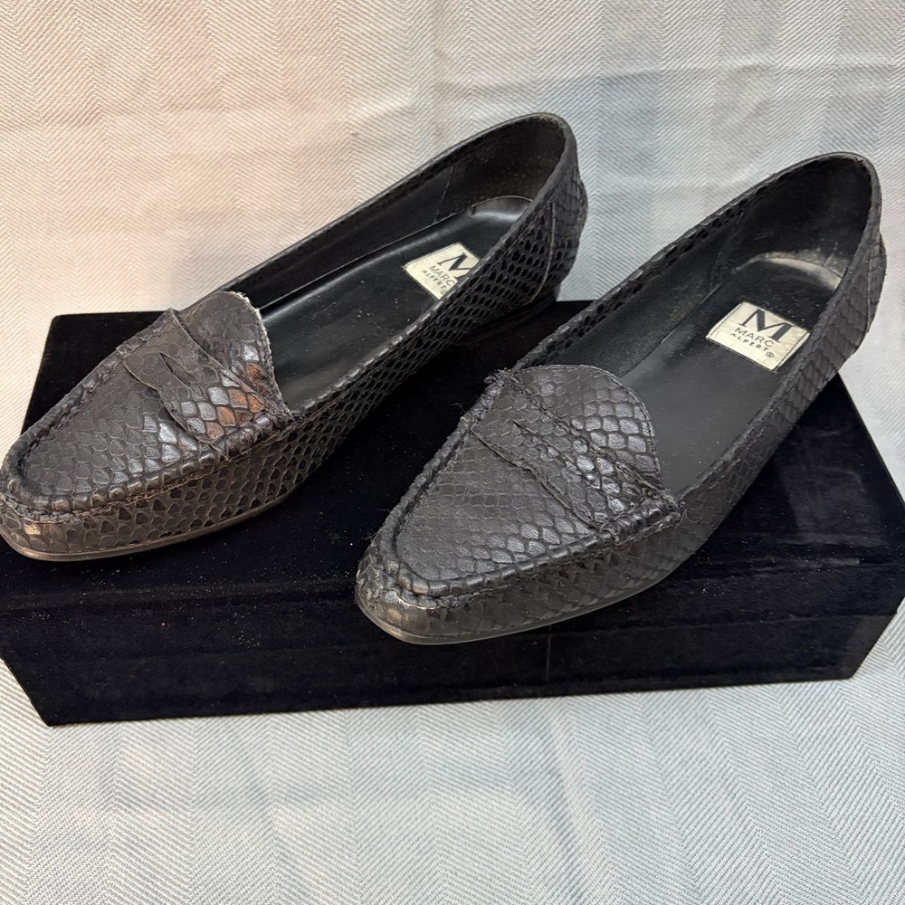 Marc Alpert leather black snake embossed leather finish loafer women’s size 9